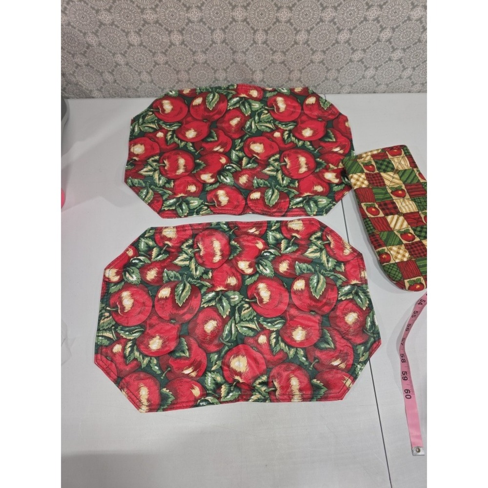 Reversible Apple Print Placemats Oven Mitt Set Kitchen Dining Decor Fall Harvest